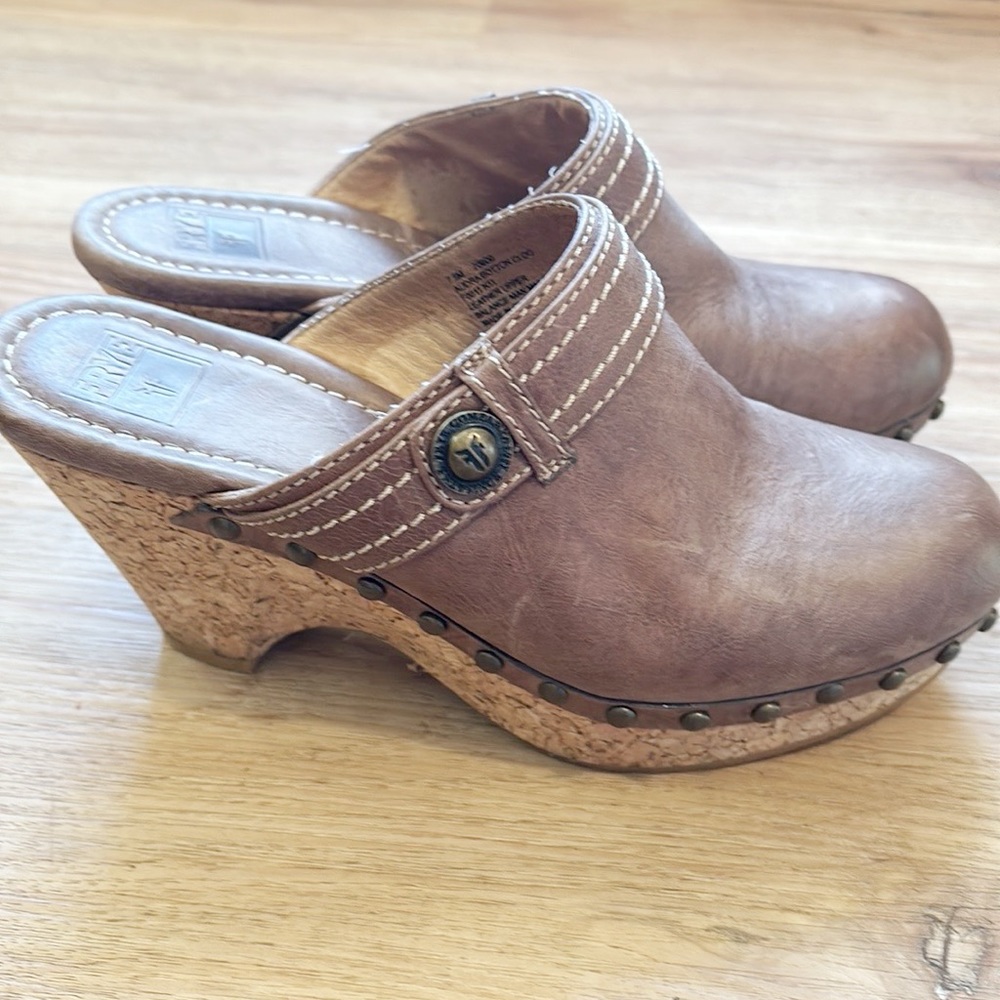 FRYE Audra Botton Clog Mule Leather